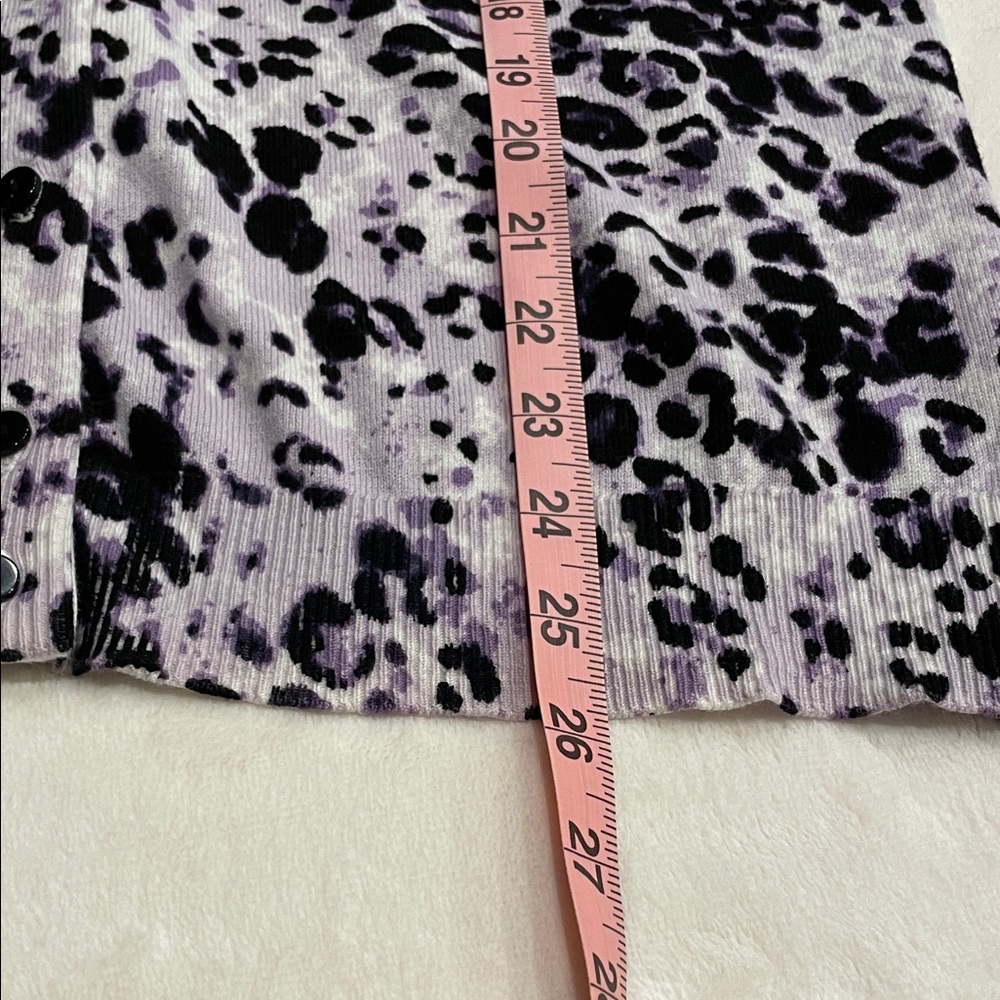 ☺️ Karen Scott Lavender and Black Animal Print cardigan - Picture 7 of 7